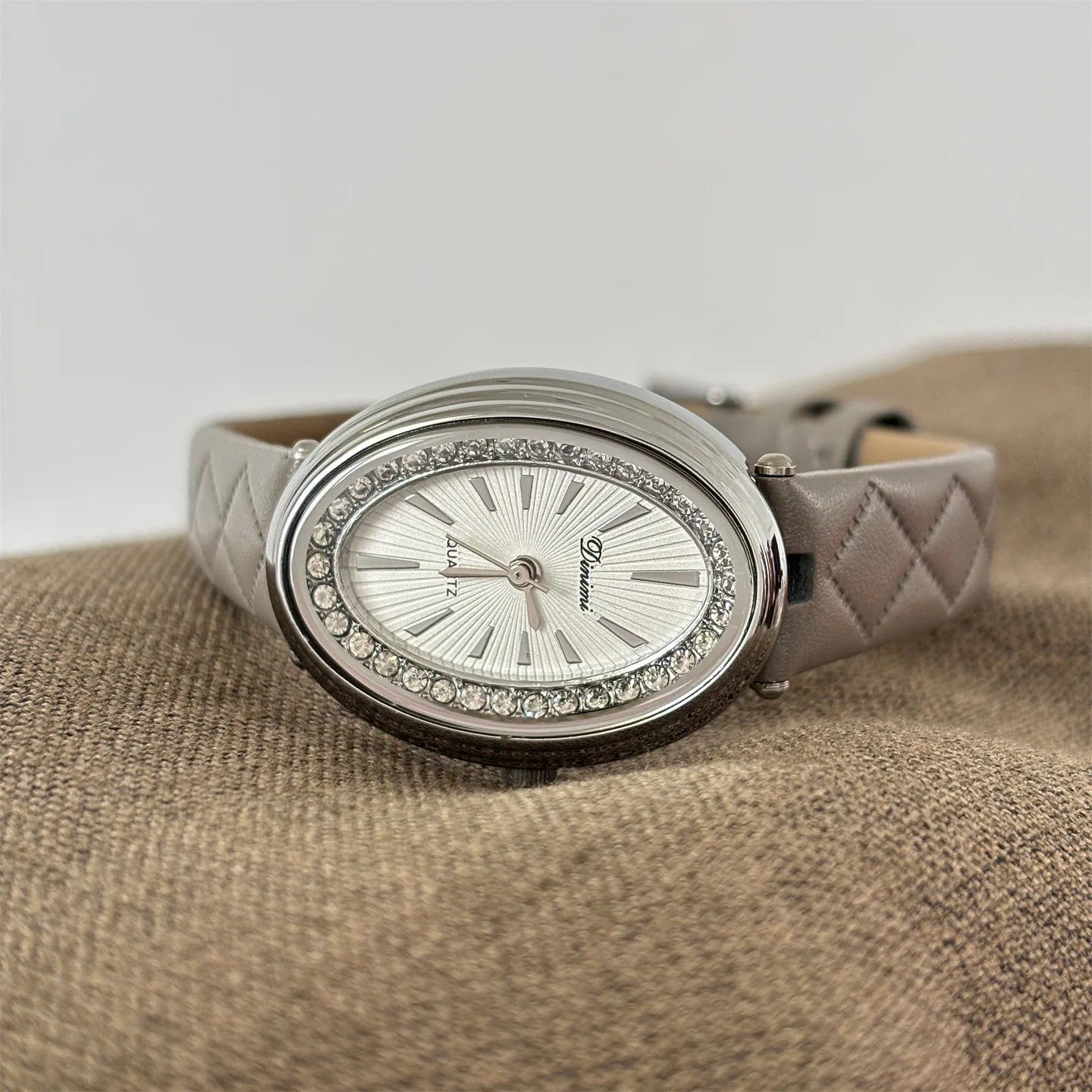 Pigeon Egg Watch – 2025 Diamond Plaid Leather Fashion Versa - Dan&